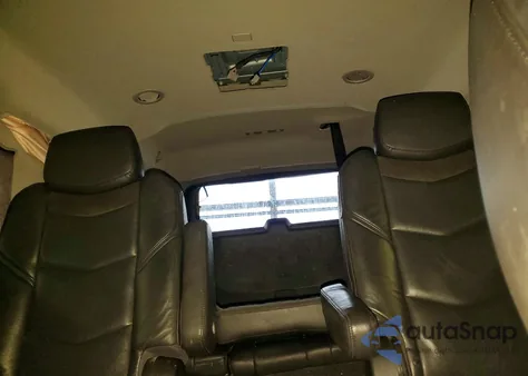 2016 Cadillac Escalade Esv Luxury z USA, uszkodzony, nr VIN 1GYS4HKJ5GR433749